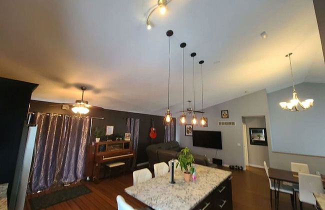 Remodeled and Inviting Free EV Charging Station Level 2 - Foto 41