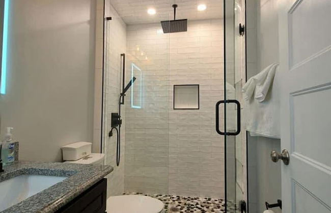 Remodeled and Inviting Free EV Charging Station Level 2 - Foto 13