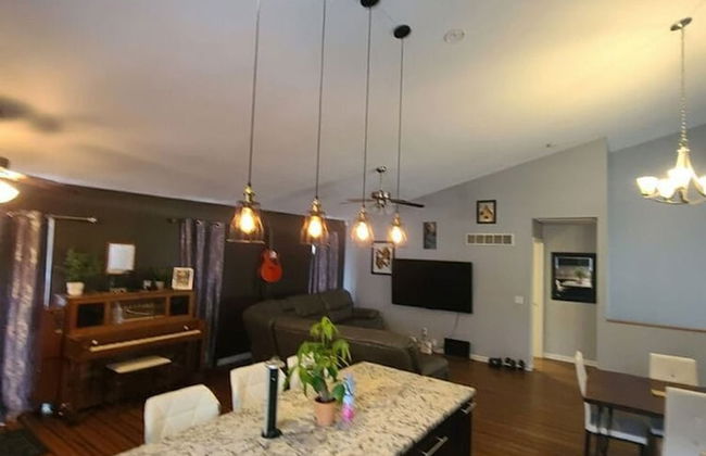 Remodeled and Inviting Free EV Charging Station Level 2 - Foto 46