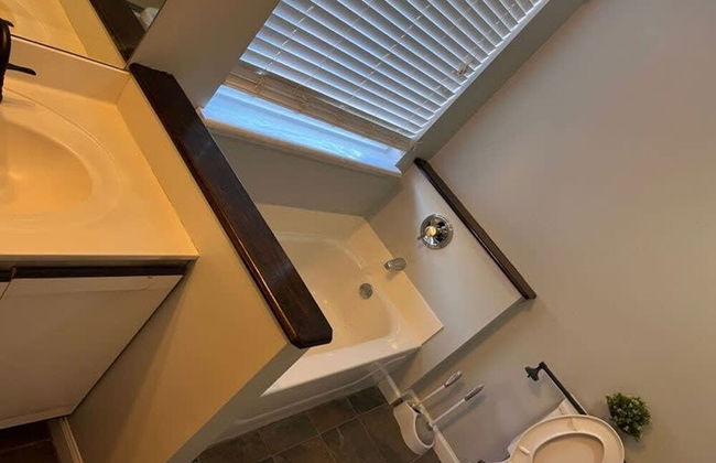 Remodeled and Inviting Free EV Charging Station Level 2 - Foto 61