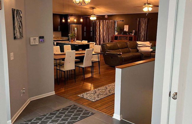 Remodeled and Inviting Free EV Charging Station Level 2 - Foto 17