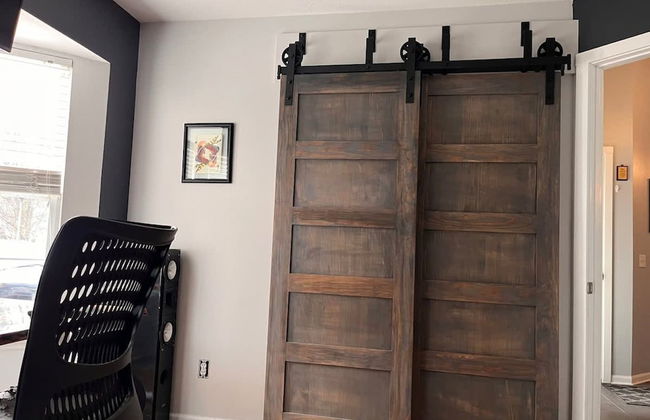 Remodeled and Inviting Free EV Charging Station Level 2 - Foto 3