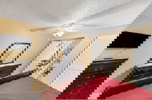 Photo 7 - Not Only You Have A View 1 Bedroom Condo by RedAwning