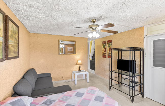 Not Only You Have A View 1 Bedroom Condo by RedAwning - Photo 2