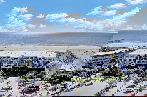 Foto 36 - Beachfront 3bdr Condo w/ Pool & Deck Ocean Views Ocean Blvd #102 by Avantstay