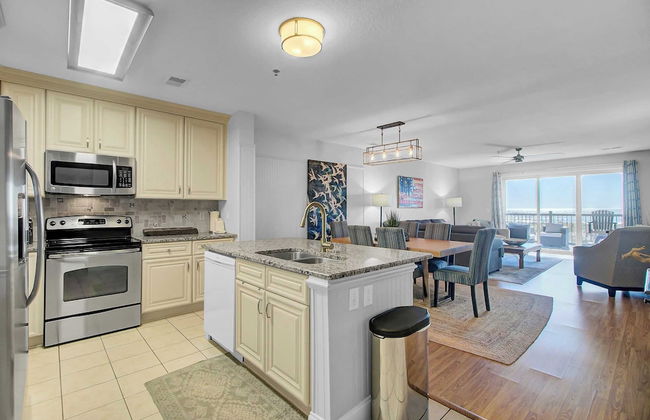 Beachfront 3bdr Condo w/ Pool & Deck Ocean Views Ocean Blvd #102 by Avantstay - Foto 10
