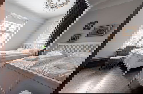 Foto 6 - Historical Downtown Home with Parking and Steam Sauna