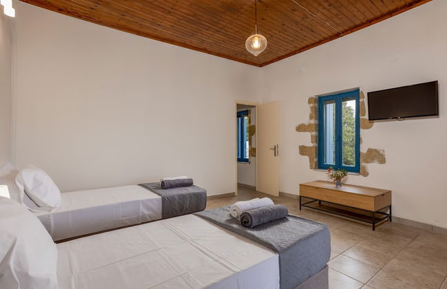 Halases Panorama Villa pvt Pool - Photo 30