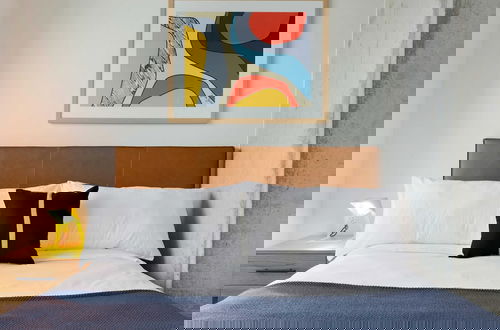 Foto 24 - Sleeps 34! 11 Condos in New Austin High Rise w/ Rooftop Pool, Gym, Yoga Studio