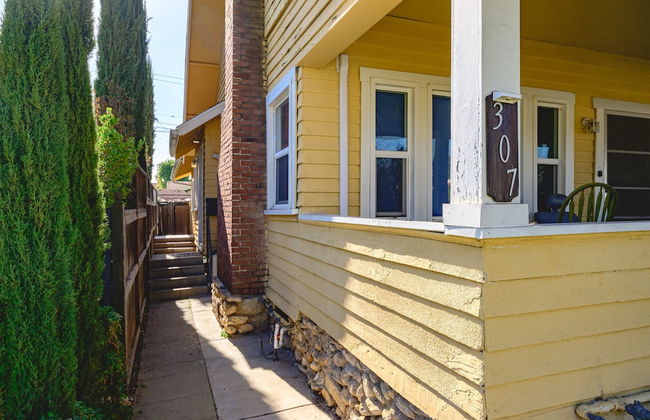 Comfortable Home Near LA With Full Kitchen Laundry - Photo 8