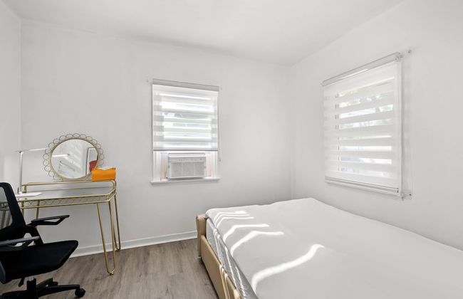 Comfortable Home Near LA With Full Kitchen Laundry - Photo 15