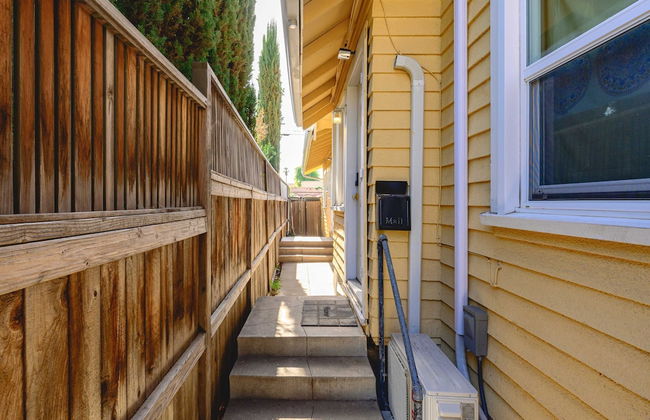 Comfortable Home Near LA With Full Kitchen Laundry - Photo 13