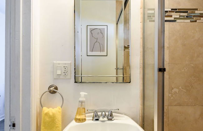 Comfortable Home Near LA With Full Kitchen Laundry - Photo 27