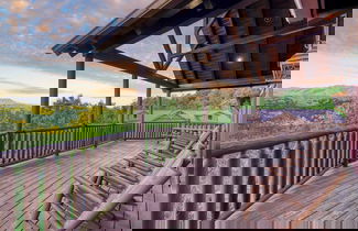 Foto 3 - Luxury Cabin w/ Elevator, Theater & Hot Tub Near Dollywood Smoky Vista Lodge