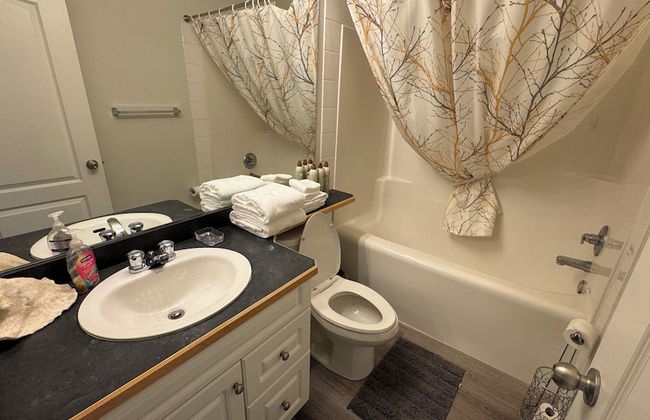 MainFloorCondo CozyFurnished Independent - Foto 17