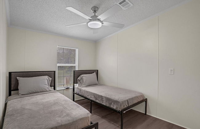Relaxing 4br Hideaway In Groveland 4 Bedroom Cottage by RedAwning - Photo 7