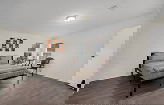 Foto 3 - Relaxing 4br Hideaway In Groveland 4 Bedroom Cottage by RedAwning