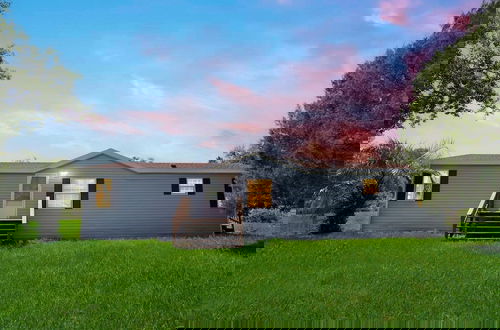 Foto 1 - Relaxing 4br Hideaway In Groveland 4 Bedroom Cottage by RedAwning