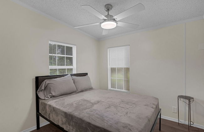 Relaxing 4br Hideaway In Groveland 4 Bedroom Cottage by RedAwning - Photo 5