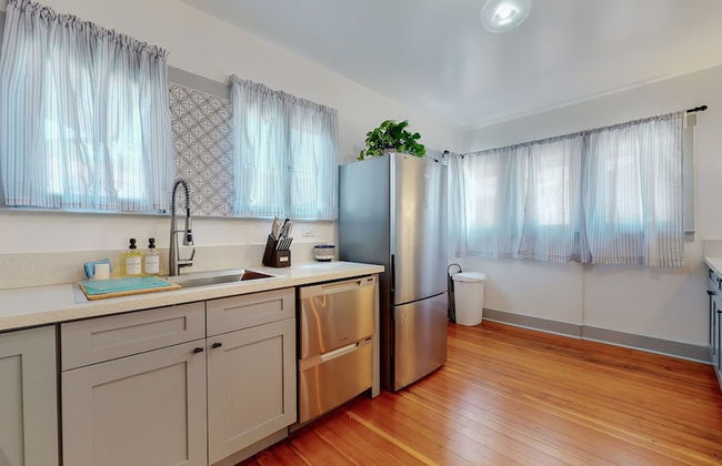 Cozy Alhambra 3BR Near Downtown Los Angeles - Photo 10