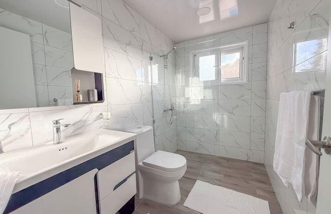 Hillside Condo - 2BR Charming APT Close to Strip! - Photo 10