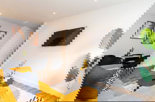 Foto 5 - Aurum 6 - Chic 1BR Stay by DMU & City Centre