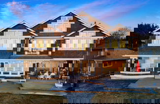 Foto 2 - Waterfront 4bdr w/ Deck, Stunning Views, Fire Pit Cedar Street by Avantstay