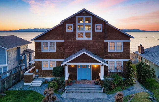 Waterfront 4bdr w/ Deck, Stunning Views, Fire Pit Cedar Street by Avantstay - Foto 37