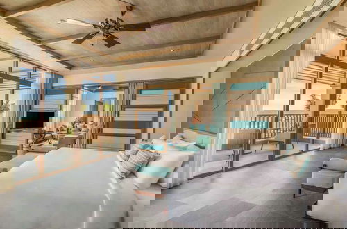Photo 5 - Luxe 5BR Villa: Beachfront Breakfast Pool