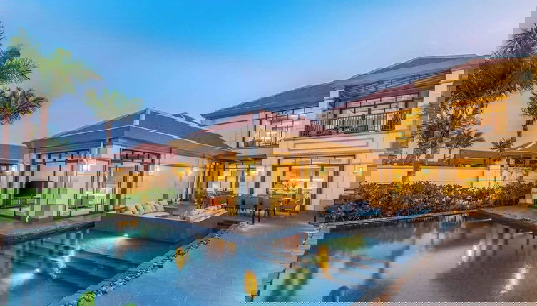 Photo 1 - Luxe 5BR Villa: Beachfront Breakfast Pool