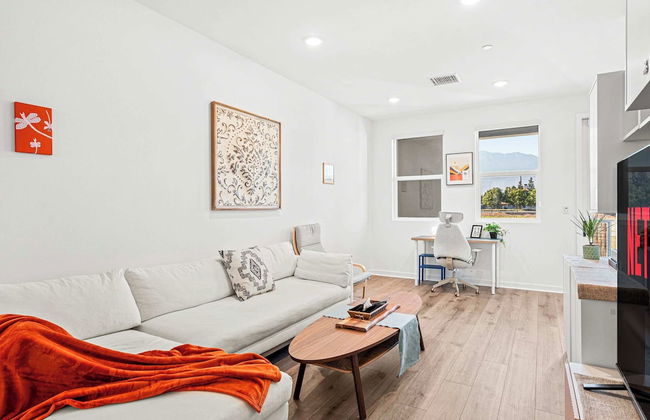 Chic Modern Retreat With Stunning Views 1360 Sqft - Foto 23