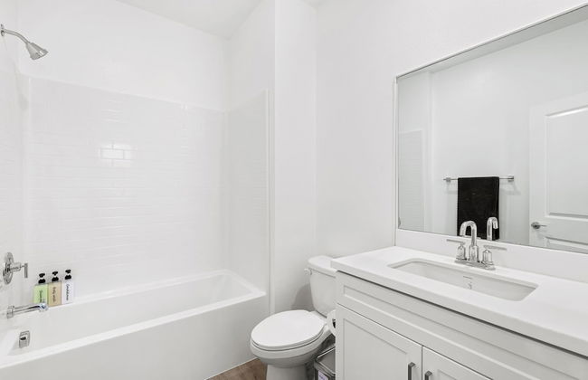 Chic Modern Retreat With Stunning Views 1360 Sqft - Foto 28