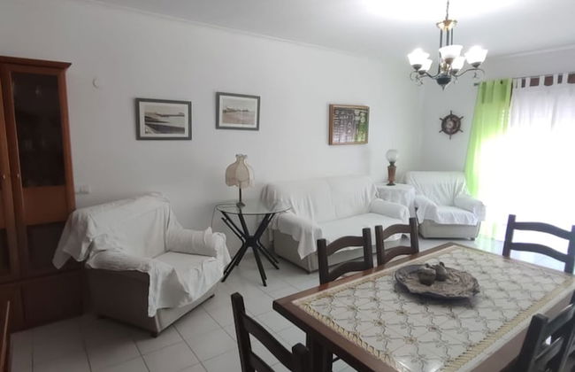 Nice Lagos 3 Bedrooms Balcony Flat - Photo 2