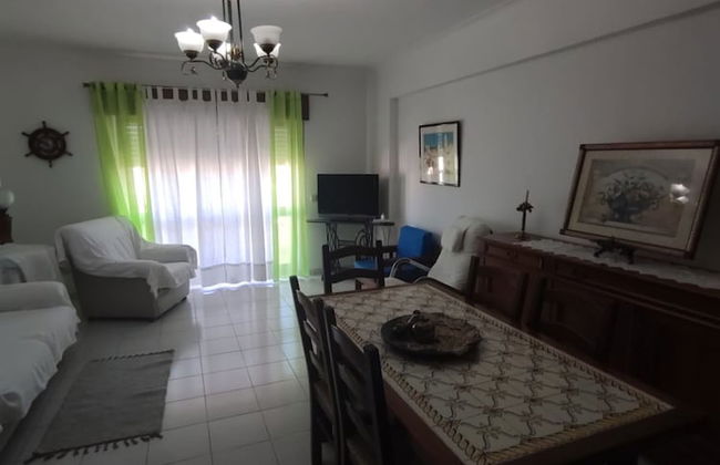 Nice Lagos 3 Bedrooms Balcony Flat - Photo 3
