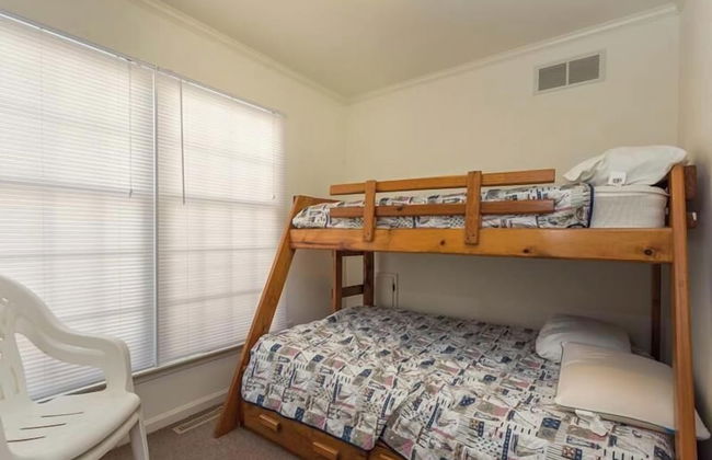 Rodney Avenue 3B - Photo 2