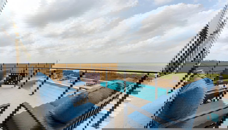 Photo 1 - Spacious Bay