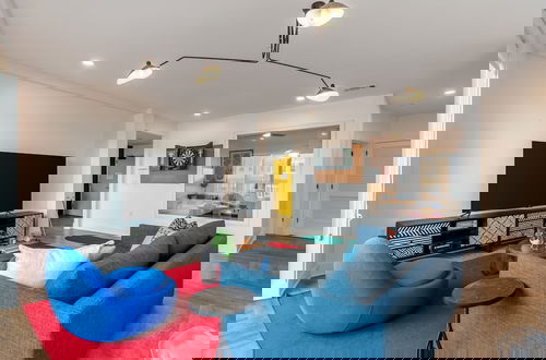 Foto 6 - Dual Bachelor Pads w Rooftop Lounge Games Sleeps 26 5 Min to Broadway