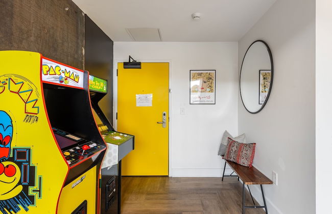 Dual Bachelor Pads w Rooftop Lounge Games Sleeps 26 5 Min to Broadway - Foto 48