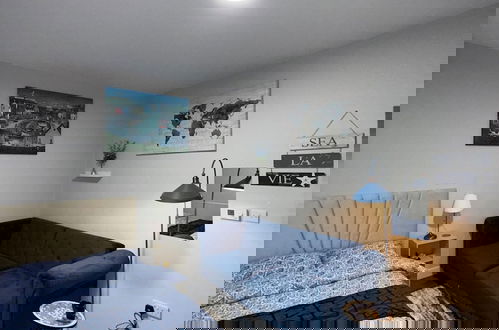 Photo 3 - Coastal Comfort City Centre Condo