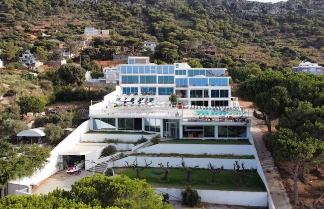 Exceptional Luxury Villa A Masterpiece of Elegance and Comfort - Photo 13