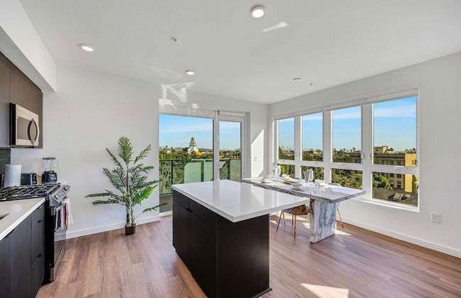 Luxury 2BR Hollywood Pool View by Oneluxstay - Foto 16