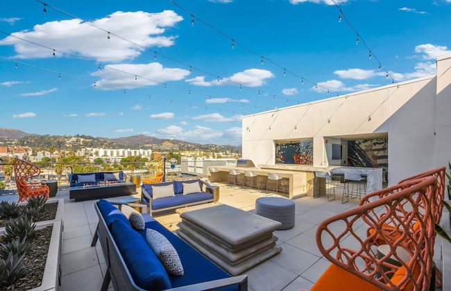 Luxury 2BR Hollywood Sign View by Oneluxstay - Photo 41