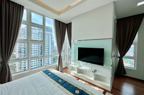 Photo 11 - Infinity 28 Condominium