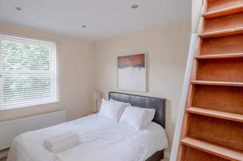 Photo 3 - Lovely 2 Bedroom Apartment With Great Transport Links