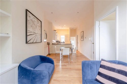 Photo 15 - Lovely 2 Bedroom Apartment With Great Transport Links