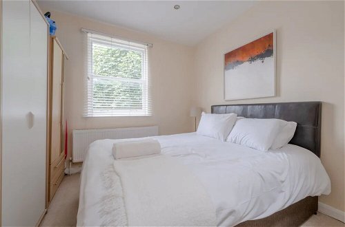 Foto 8 - Lovely 2 Bedroom Apartment With Great Transport Links