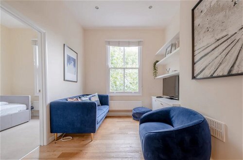 Photo 6 - Lovely 2 Bedroom Apartment With Great Transport Links