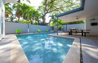 Foto 2 - 10 Off Modern 3BR Gem Short Walk to Beach Town Casa Coastal Serenity