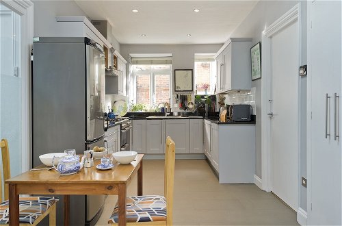 Photo 17 - Delightful Apartment in Prime Location Near Hampstead Heath by Underthedoormat
