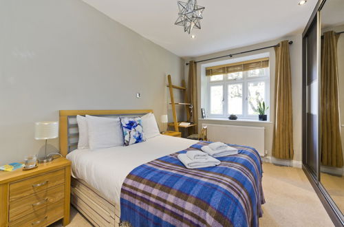 Photo 2 - Delightful Apartment in Prime Location Near Hampstead Heath by Underthedoormat